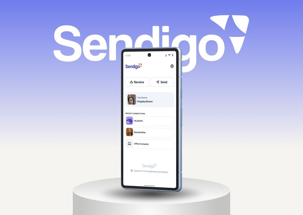 Sendigo on a phone